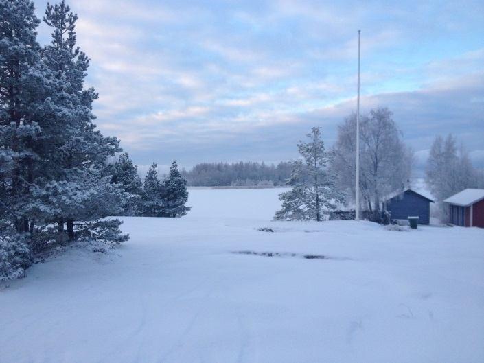 Vy från båthamnen. Bild 8.