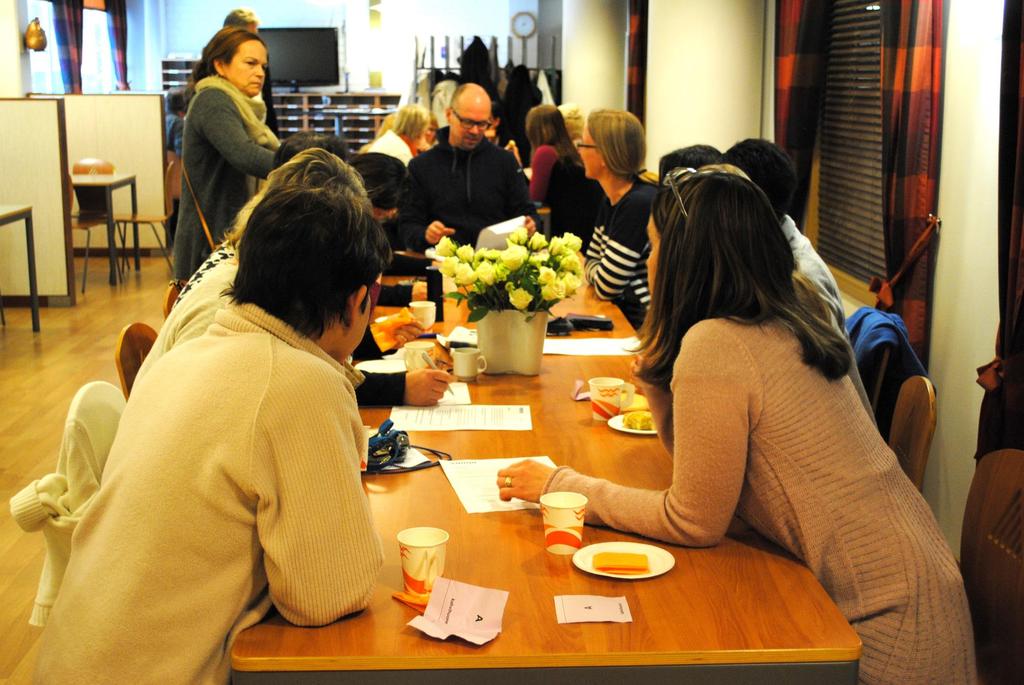 Hur engageras personalen och studerandena? Utbildningscheferna, teamansvariga och andra nyckelpersoner deltar i farobedömningarna.