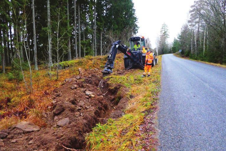 Genomförande Schaktet grävdes från öster mot väster längs med vägens södra sida. Grävningen företogs skiktvis och stratigrafi och markförhållanden kontrollerades kontinuerligt.