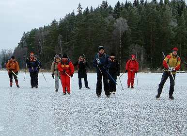 Turrapport 040103: Sunnes nybörjartur på Edaneviken@Vänerskridsko Friluftsfrämjandet Arvika-Sunne Långfärdsskridsko Turrapport: Sunnes nybörjartur på Edaneviken 3/1-04 Rekordmånga deltagare på en
