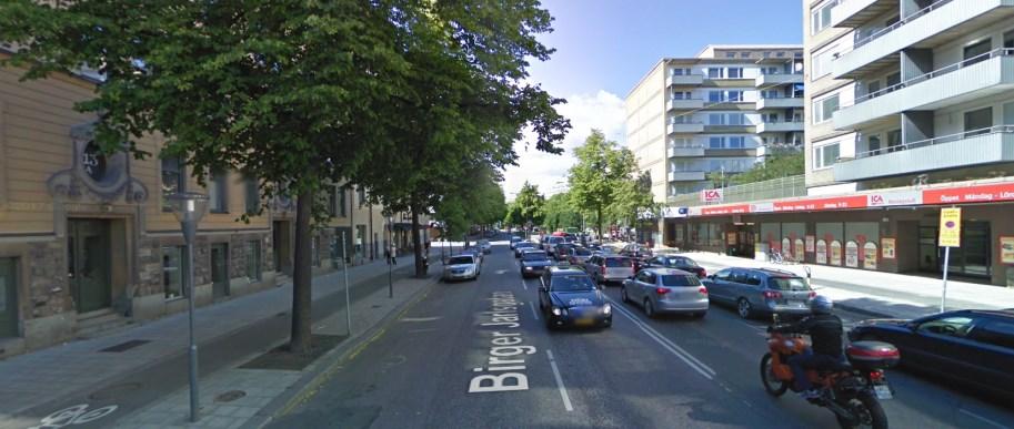 Sida 11 (16) Bild 2. Gatuvy över Birger Jarlsgatan 113. Källa: Google maps. Birger Jarlsgatan som ingår i det primära vägnätet trafikeras av över 15 000 fordon/dygn.