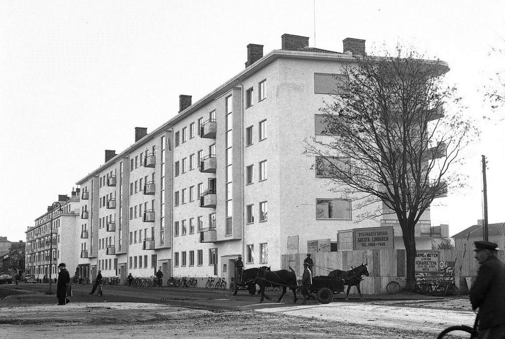 Nobelhuset sett från nordost 2017 och 1946.
