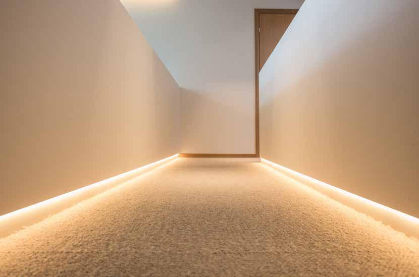 SNL Infällt indirekt ljus med många monteringsalternativ Sömlös integrering av LED-strp i väggar eller tak.