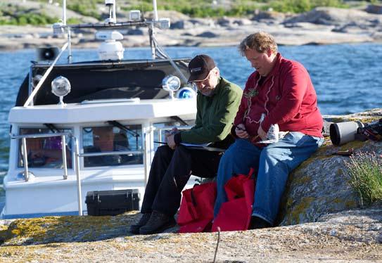 Det bör alltså vara en art som flyger iväg med sitt byte till en sannolik häckning. Mindre ungar tas nog med direkt utan någon plockning. De arter som vi misstänker är berguv och havsörn.