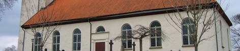 Den interiöra färgsättningen är begränsad till ett fåtal ljusa kulörer och kombinerat med stora fönsteröppningar skapar ett öppet och upplyst kyrkorum.