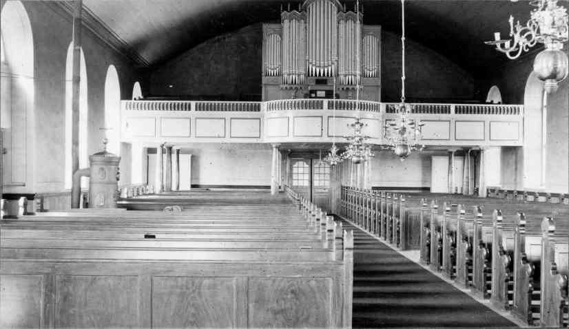 Händelsehistorik 1833-35 Uppförande. Den gamla kyrkan revs och inventarierna såldes på auktion. Byggmästare var Peter Pettersson från Tåå i Sandhults socken.
