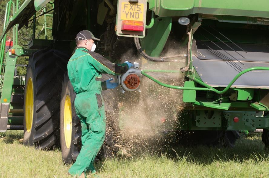 Harvest hygiene keep it clean to reduce blackgrass Just 15-30 mins spent cleaning the combine will remove plenty of debris
