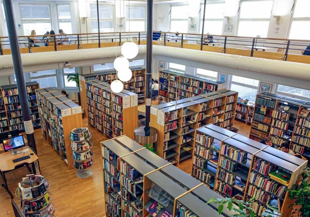 DET DU BEHÖVER FINNS HOS OSS! Det du behöver finns hos oss! Borgarskolans bibliotek är hem till cirka 17 000 böcker samt ger dig tillgång till en rad online databaser och andra lärresurser.