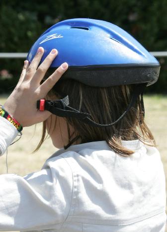 TRAFIKINFORMATION Eftersom många elever cyklar och går till skolan vill vi lyfta fram några trafikregler som är viktiga för att ingen ska komma till skada i trafiken: Cyklister, upp till 15 års ålder