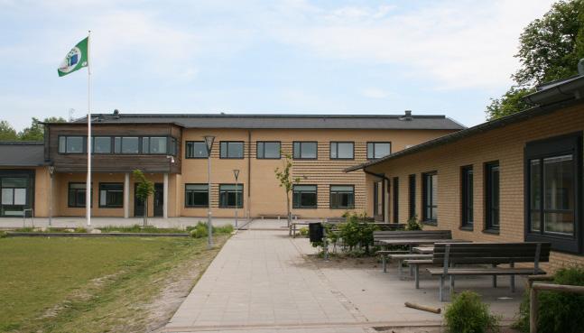 VÄLKOMNA TILL LÄSÅRET 2011-2012 Vi hoppas att ni alla haft en skön sommar och är redo för höstens arbete! Det nya läsåret innebär många stora förändringar för skolan.