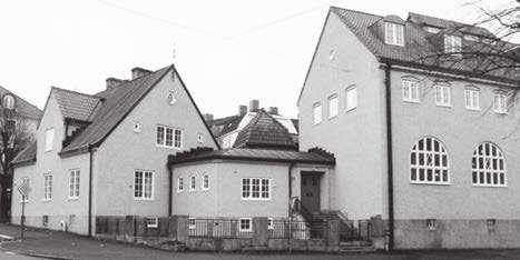 F d elstation, kv 5:2. F d elstation (kv 5:2). Byggnaden är helt av sten och har spritputsade fasader. Den uppfördes 1913 efter ritningar av E Torulf.