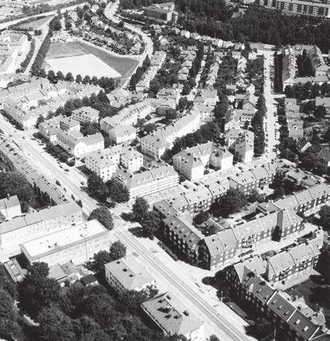 Västra Bagaregården. I förgrunden Ånäsvägen. Intill ligger det slutna kvarteret Aleklätt samt kvarteret Kynnefjäll med friliggande byggnader.