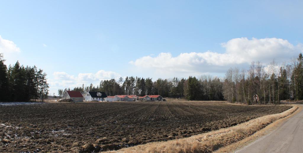 brukad mark och skog. Det går äve att röra sig lägs brukigsvägar, stigar och vid passager iom de öppa brukade partiera.