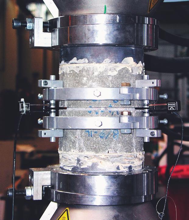 Fiberbetongens σ-w-samband är beroende av ett antal faktorer, bland annat: fiberns egenskaper (geometri oc materialegenskaper), fibervolymen oc betongens egenskaper.