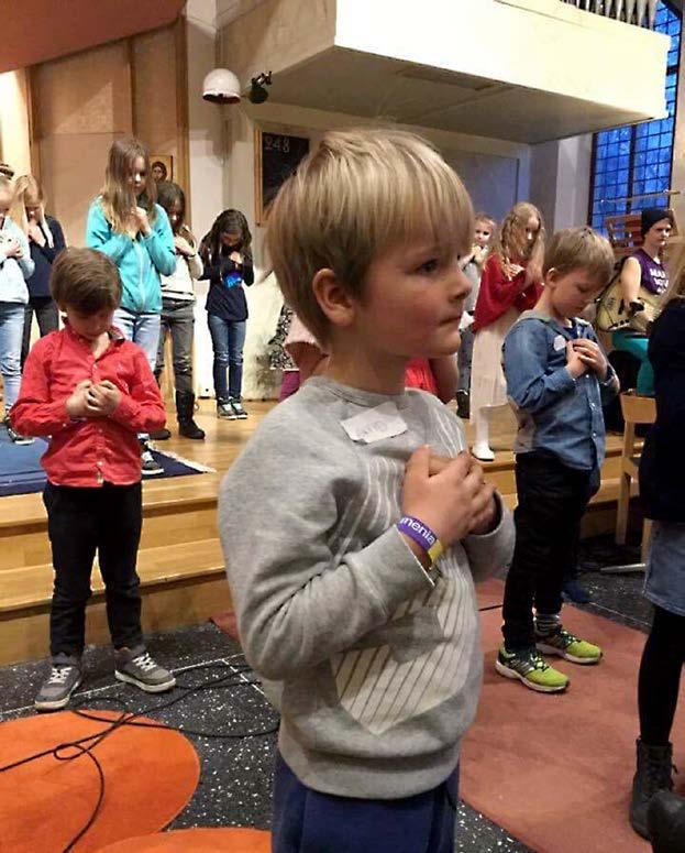 BARNKÖRDAG Let the love flow!... sjöng barnen på barnkördagen som arrangerades i Stuvsta i februari. Och flödade gjorde det verkligen! Sången, musiken, dansen, energin, gemenskapen och glädjen.