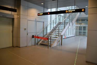 Kortläsare och PGS-skärm För att kunna aktivera bryggan måste operatören vara behörig bryggoperatör. För att bli behörig krävs bryggutbildning som kopplas till badgen. 5.