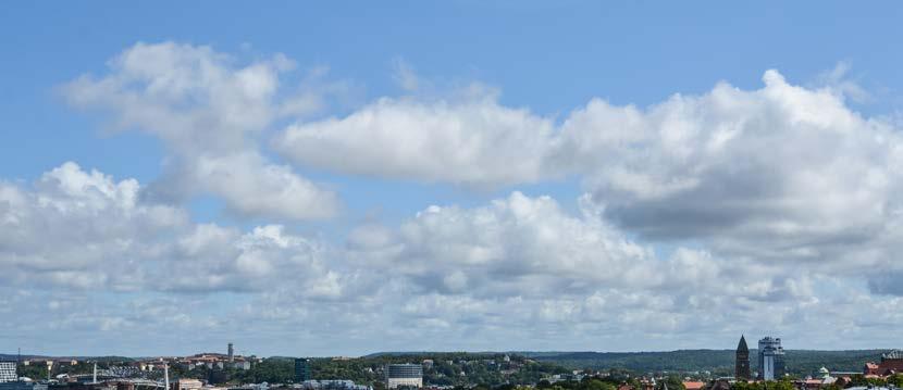 Fastighetsmäklare förmedlar 9 av 10 bostadsaffärer 2017 genomfördes cirka 174 000 ägarbyten på bostadsmarknaden. Det är något fler än föregående år 2016.