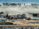 SvD söndag 11 mars 2012 HELG 23 Över 300 000 JAPANER är fortfarande evakuerade efter tsunamin för ett år sedan. För många är framtiden osäker och få platser vill ta emot BRÅTEN från katastrofen.