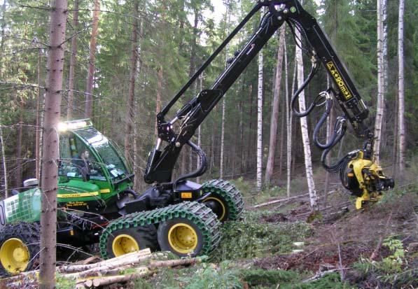 BIOENERGI FRÅN SKOGEN 2003-2007 Ett Interreg projekt som delfinansieras av EUROPEISKA UNIONEN INFO från projektet 114 Skördaraggregat för skörd av energived Utvecklingen mot en ökad användning av