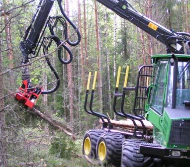 En mekanisk kvistning kan också ske genom att föra skördeaggregatet upp efter stammen innan trädet fälls.