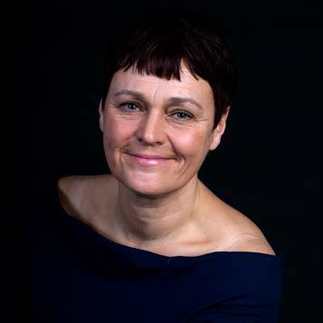 TISDAG 19 MARS MODERATOR KARIN KLINGENSTIERNA Karin är artist, programledare och konferencier och kan förena musik och bra mellansnack och sätter precis den stämning som stunden kräver.