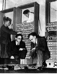 EDSAC 1949: Electronic Delay Storage Automatic Computer