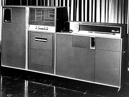 IBM 608 1955: IBM 608 var den första kommersiella datorn med transistorer 4 500