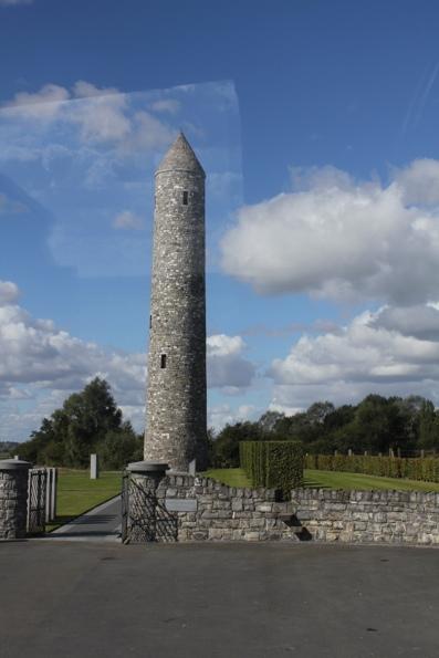 .. Vi passerade Island of Irland Peace Park, med sitt höga torn, även det en minnespark.