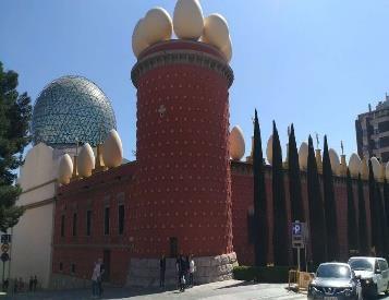 Lloret de Mars vackra kyrka San Roman och romantiska renässansträdgård Santa Clotilde kommer att överraska oss, båtresa längs vackra Costa Brava, Marc Chagals blåa Paradis, Tossa de Mar att blända