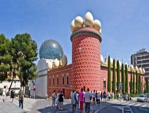 födelsestad Figueras och hans fantastiska museum.