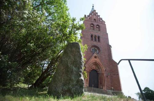 Söderslätts pärlor 3 pilgrimsvadrig till Håslöv, Fuglie, Bodarp och Skegrie Fugliestee & Fuglie Hallogårde Skegriedöse & Skegrie BASFAKTA Lägd: Tid: Terräg: Start & mål: Heliga platser: Service: ca