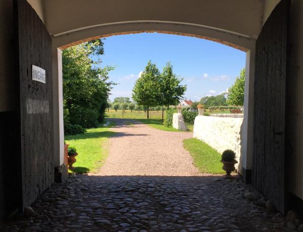 Buss 144 Trelleborgs C- Aderslövs Torg till kapellet i Trelleborg Aderslöv, Bösarp och Kyrkoköpige med kyrkogårdar samt kapellet med begravigsplats. WC i öppa kyrkor och Bösarps församligshem.