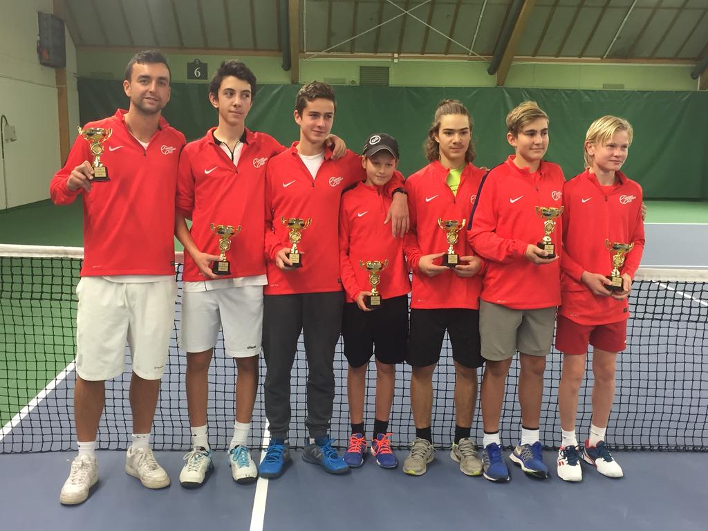 2016-02- 09 Sida 14 (27) Regionspelet för flickor 12 spelades i Kalmar. Förlust mot Tennis Syd och Mitt, samt oavgjort mot Väst gjorde att vi slutade 3:a i poolen.
