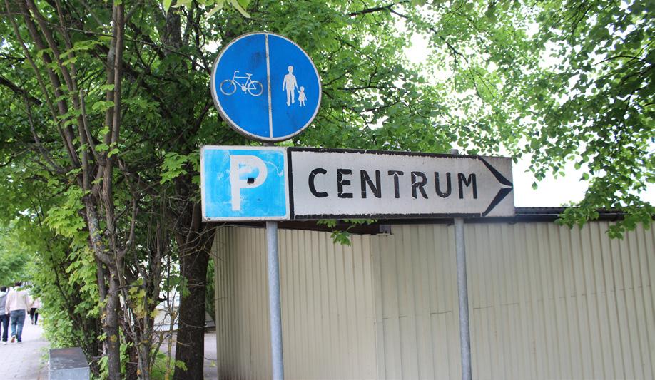 PARKERING UNDERUTNYTTJADE PARKERINGSPLATSER Stora parkeringsplatser dominerar norra delen av stadskärnan. De största parkeringsplatserna upptar idag 11 procent av stadskärnans totala yta.