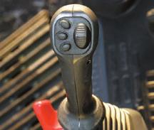 Montering för dämpare Den inbyggda stabiliteten i Komatsu PC228USLC-10 tillsammans med ett mycket styvt däck och fjädrat visköst monteringssystem i flera lager reducerar påtagligt vibrationsnivåerna