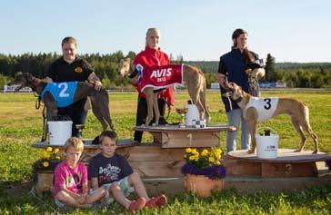 Sprint SM. Fr. v. tvåa Rudolf, 17.16, Nils Marklund, SkeHK, etta Wyat Earp, 16.90, Eva Jacobson, SHS, trea Bluff Buff, 17.20, My Leffler, SHS, fyra Undercover, 17.