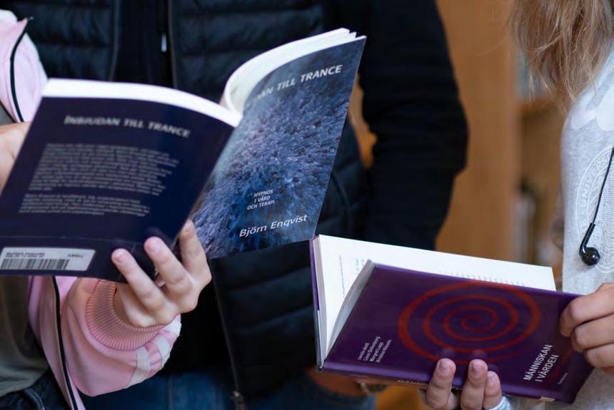 13( 17) Gymnasiesärskola I Gymnasiesärskolan är inriktningen densamma som för gymnasieskolan, men med högre krav på individanpassning, information och vägledning.