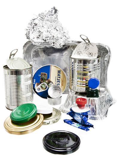 Förpackningar av metall Ursköljda konservburkar, aluminiumformar, aluminiumfolie, kapsyler, metallband m m.
