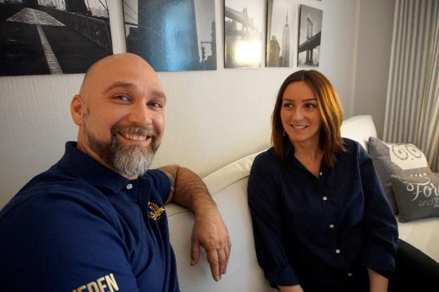 Vårt trevliga samtal fortsätter och vi diskuterar styrelsearbetet.