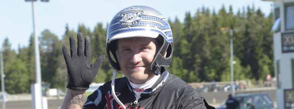 HALLÅ DÄR DENNIS PALMQVIST......som från och med idag kan titulera sig proffstränare på Solvalla.