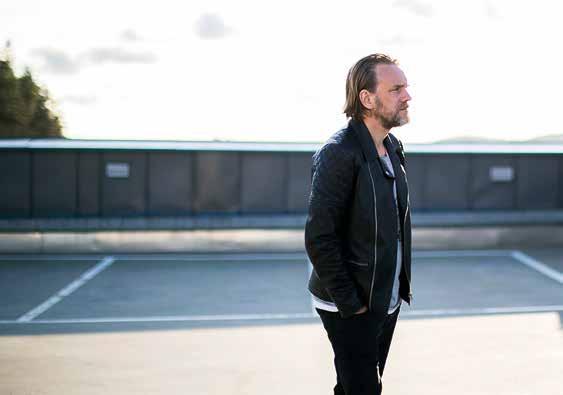 Musiken andas pop, med en hel del inslag av americana i kombination med äkta svensk singer-songwriter.