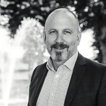 Stefan Eriksson 2 år nyval 2 år Stefan har en lång erfarenhet inom marknad och försäljning där han haft positioner som både försäljningschef och marknadschef i olika företag.