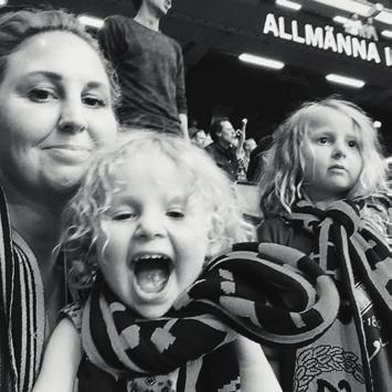 framtiden. Josefin Lindén 2 år nyval 2 år Josefine Lindén är civilingenjör och författare och har bland annat skrivit biografier på hjältarna Daniel Tjernström och Mats Rubarth.