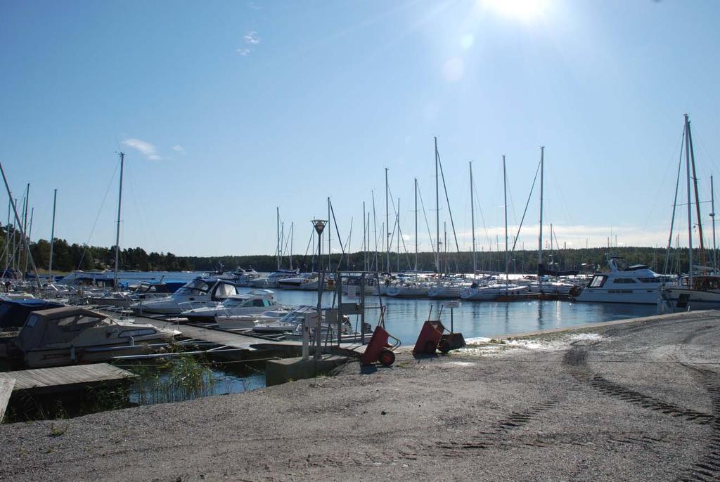 Sommarplatserna är fördelade på sex stycken flytbryggor.