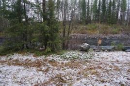 Inloppet som grävs till den gamla fåran bör läggas strax under lägsta vattennivå i utloppskanalen, så att det blir genomströmning av vatten i den nya fåran