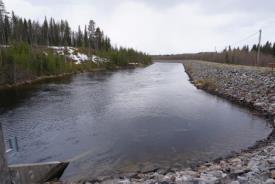 Torrfåra (Flåsjöån) Sprängd utloppskanal från kraftverket Grävd och sprängd inloppskanal till