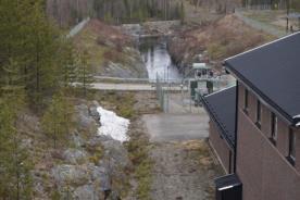 vid Klingerselet höjts och en stor kanal har grävts ned till kraftverket.