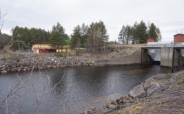 RAPPORT Fjällsjöälven Bodums kraftverk och regleringsdamm Kraftverk Teknisk fiskväg Torrlagd älvfåra Regleringsluckor Minimitappning: Minimitappning på sammanlagt 31 m 3 /s genom kraftverkets