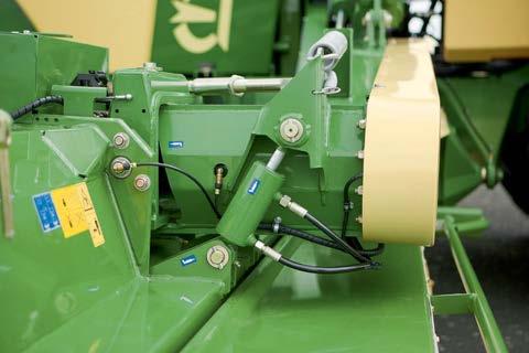 Hydraulisk sidoinställning av frontkrossen: Med 25 cm sidoförskjutning åt varje sida kan BiG M