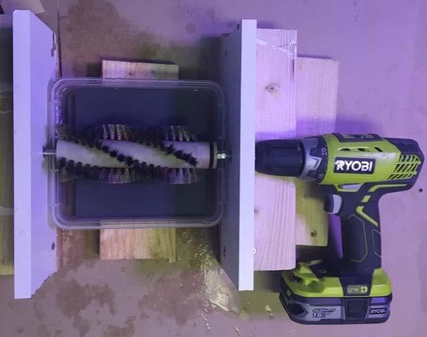 På grund av försökets småskalighet, utvecklades en variant av denna rengöringsmetod. De utbytbara borstarna plockades bort från rengöringsroboten, och en utav dem fästes på en borrmaskin.